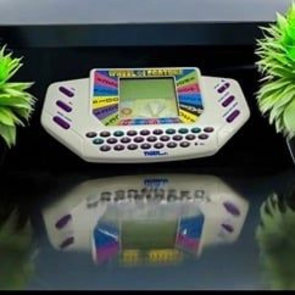 *2A The Wheel of Fortune Handheld Game 1995 Vintag Electronic Tiger Electronics